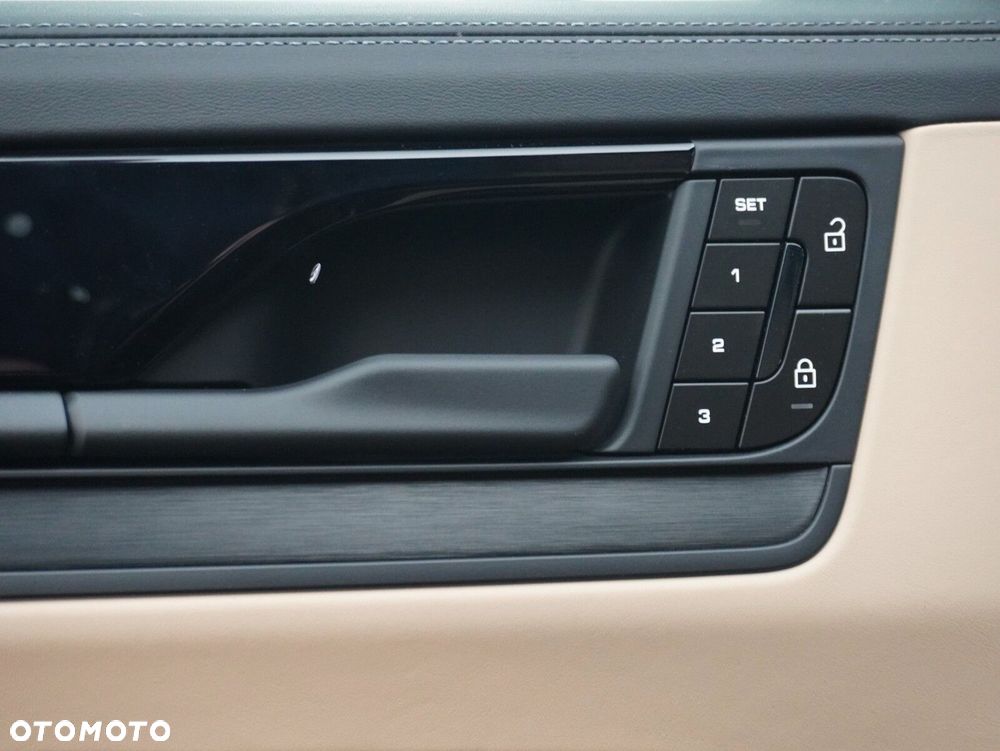 Porsche Cayenne E-Hybrid PHEV Black Edition - 19
