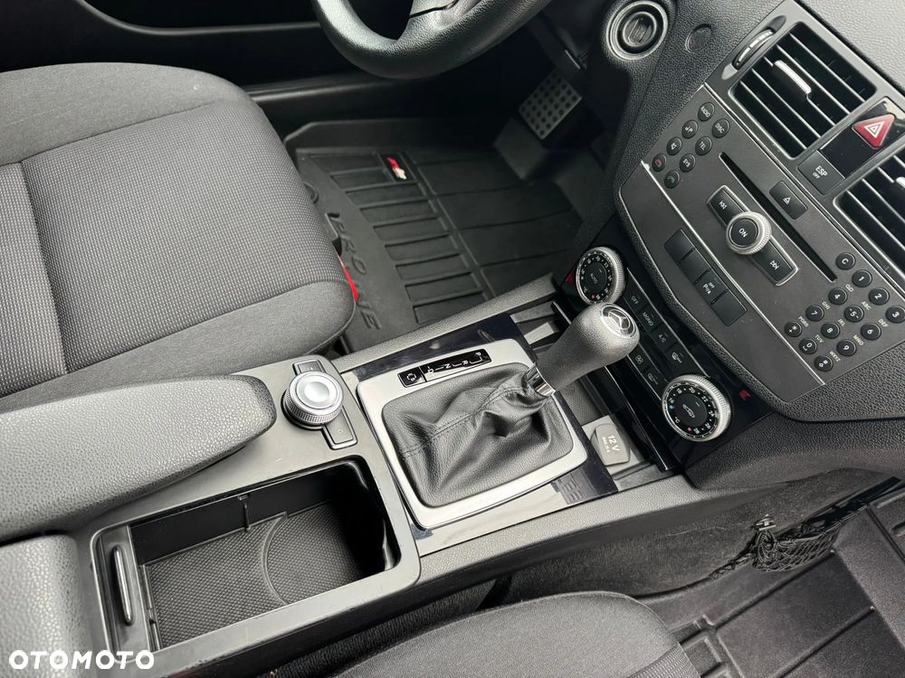 Mercedes-Benz Klasa C 180 T CGI Automatik BlueEFFICIENCY - 18