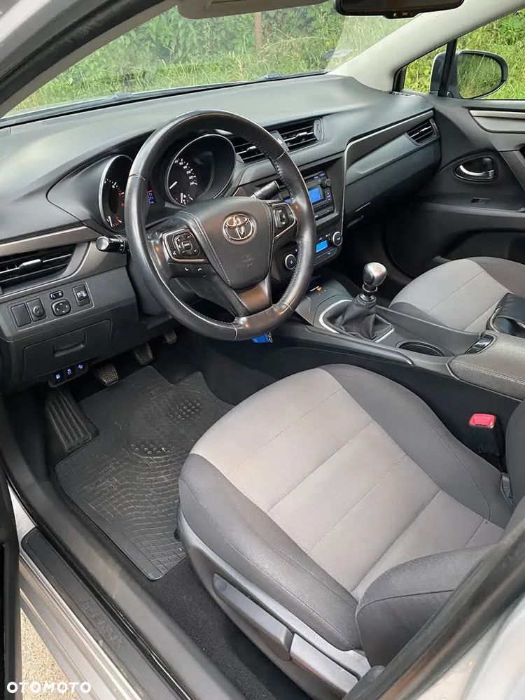 Toyota Avensis 1.6 Active - 5