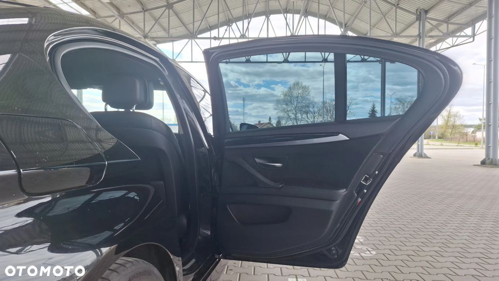 BMW Seria 5 525d xDrive Sport-Aut - 10