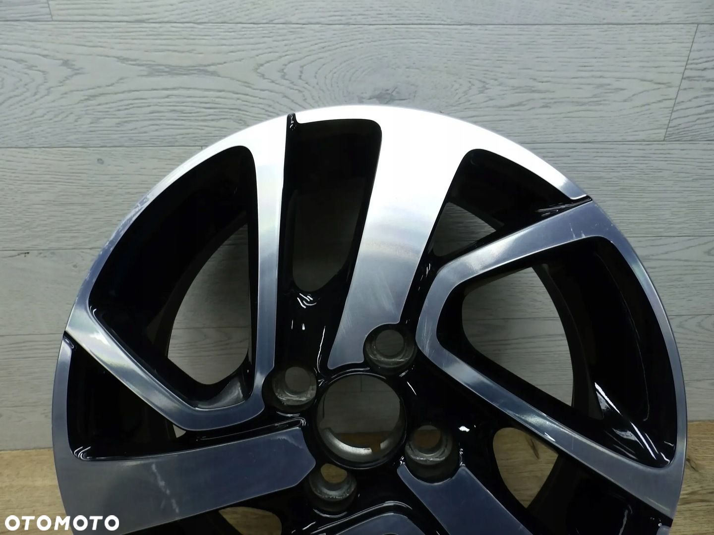 Felga Peugeot 108 Citroen C1 4.5Jx15 CH4-35 Et35 4x100 - 3
