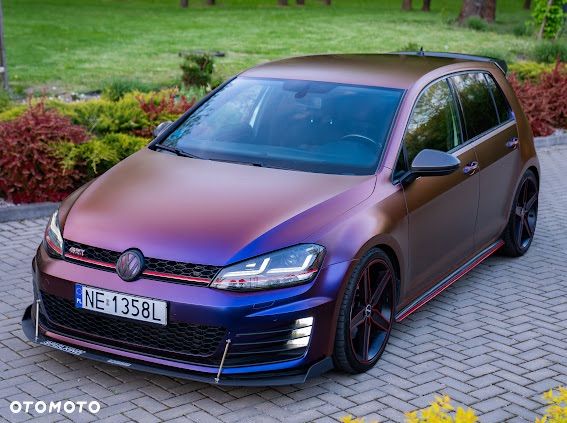 Volkswagen Golf - 1