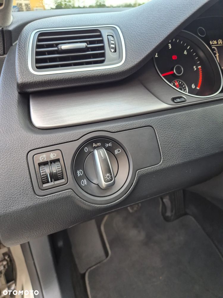 Volkswagen Passat 1.6 TDI Comfortline - 15