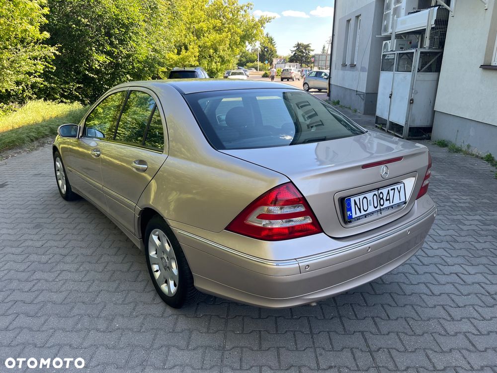 Mercedes-Benz Klasa C 240 4Matic Elegance - 4