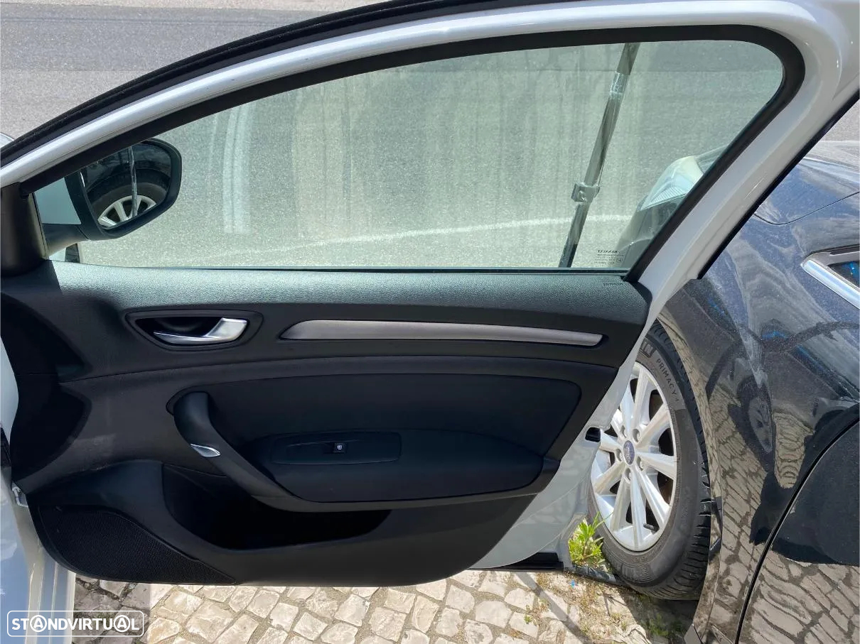 Renault Mégane 1.5 Blue dCi Intens - 17