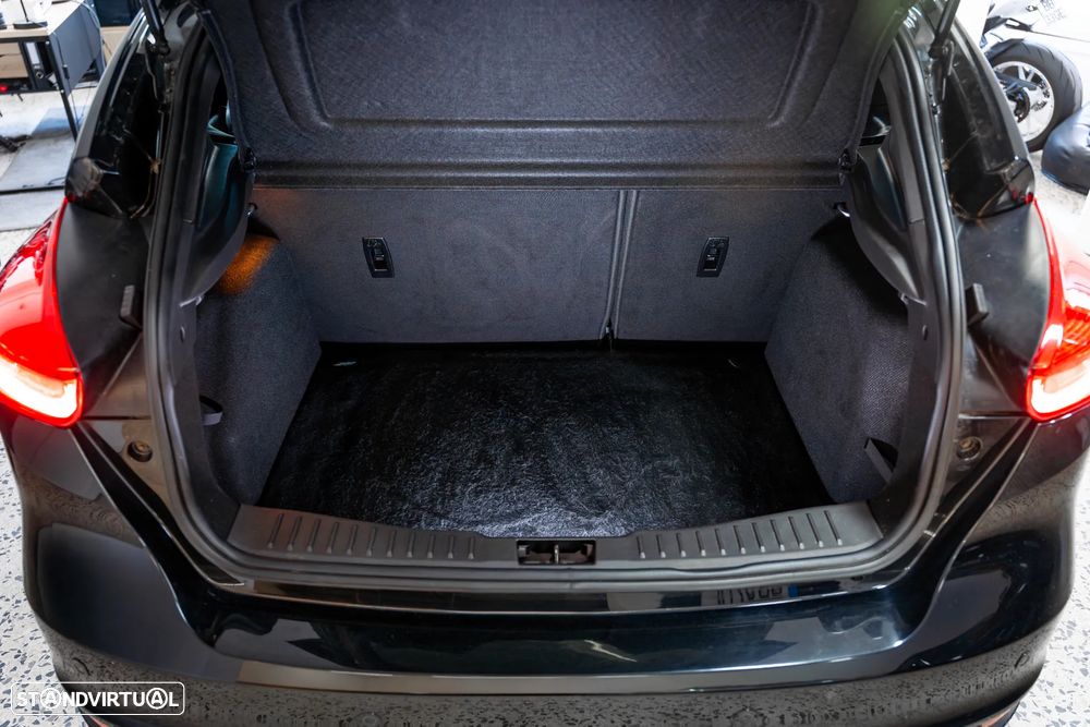 Ford Focus 2.0 EcoBoost ST c/ Pack Pele Desportiva - 30