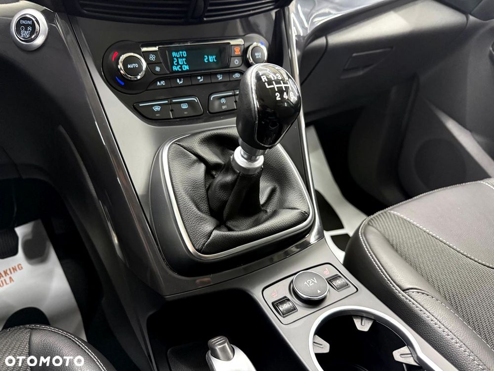 Ford Kuga 1.5 EcoBoost 2x4 Titanium - 19