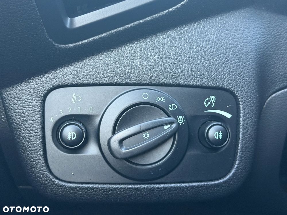 Ford Grand C-MAX - 28