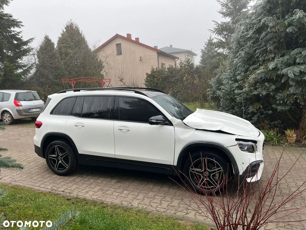 Mercedes-Benz GLB 250 8G-DCT AMG Line - 3