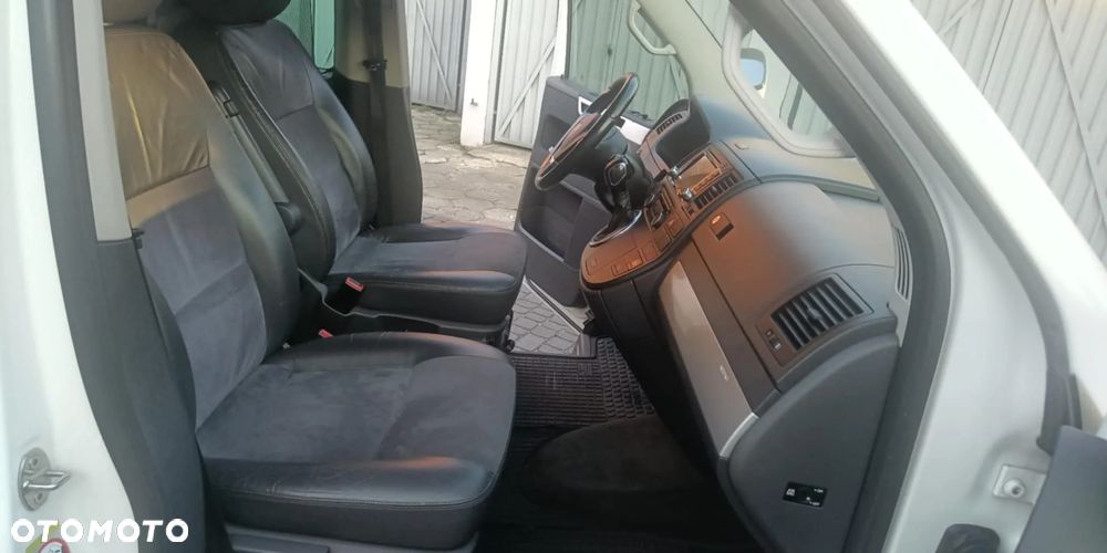 Volkswagen Multivan - 12