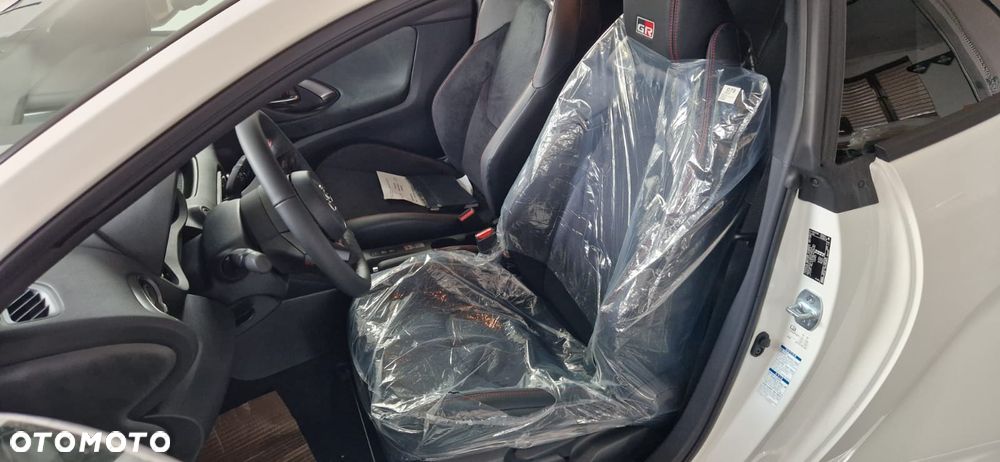Toyota Yaris 1.5 GR Sport - 8