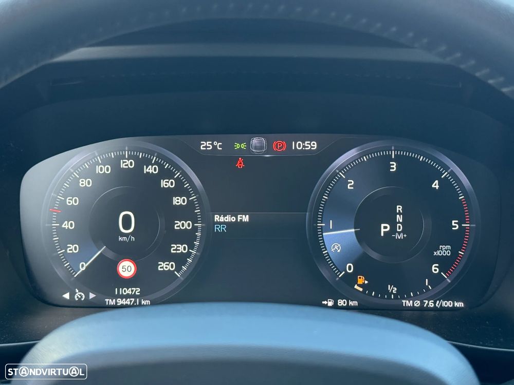 Volvo XC 40 2.0 D3 Momentum Plus Geartronic - 27