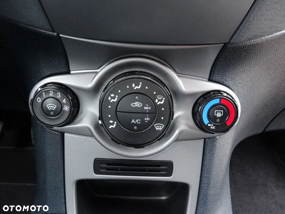 Ford Fiesta 1.25 Titanium EU5 - 24