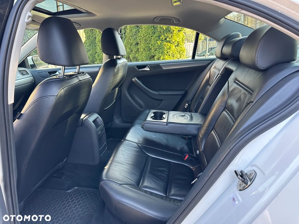 Volkswagen Jetta 2.0 TDI Highline CityLine DSG - 11