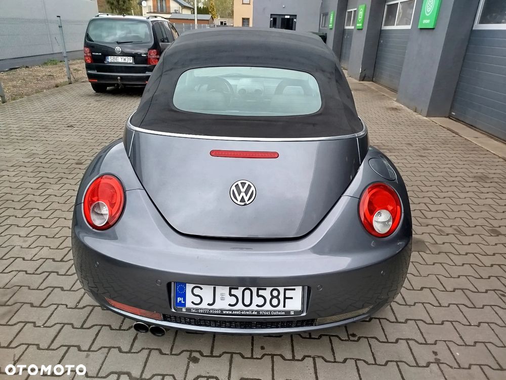 Volkswagen New Beetle - 12