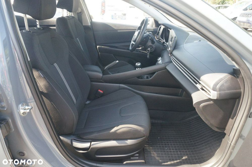 Hyundai Elantra - 27