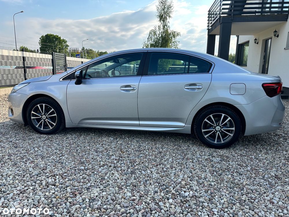 Toyota Avensis 1.8 Active - 16