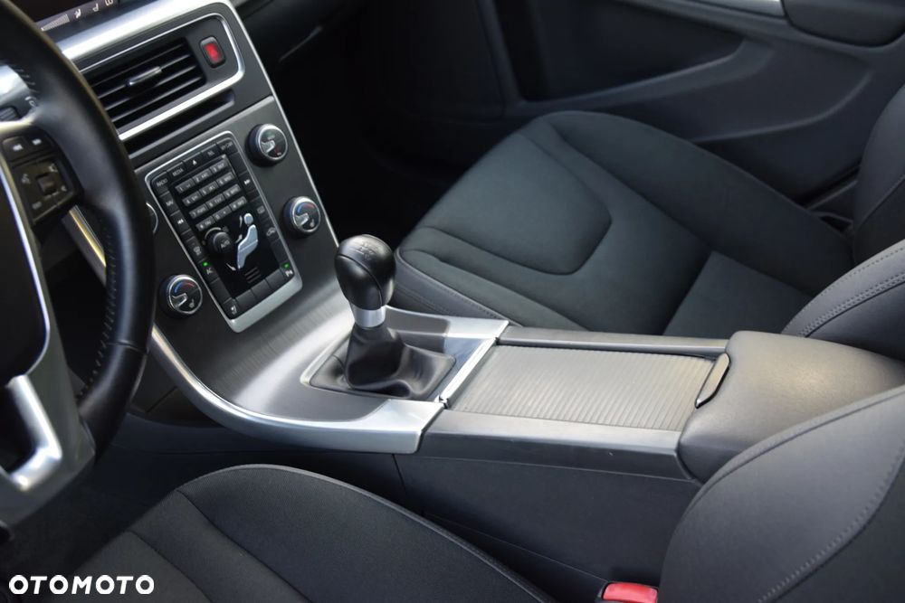 Volvo V60 D3 Momentum - 25