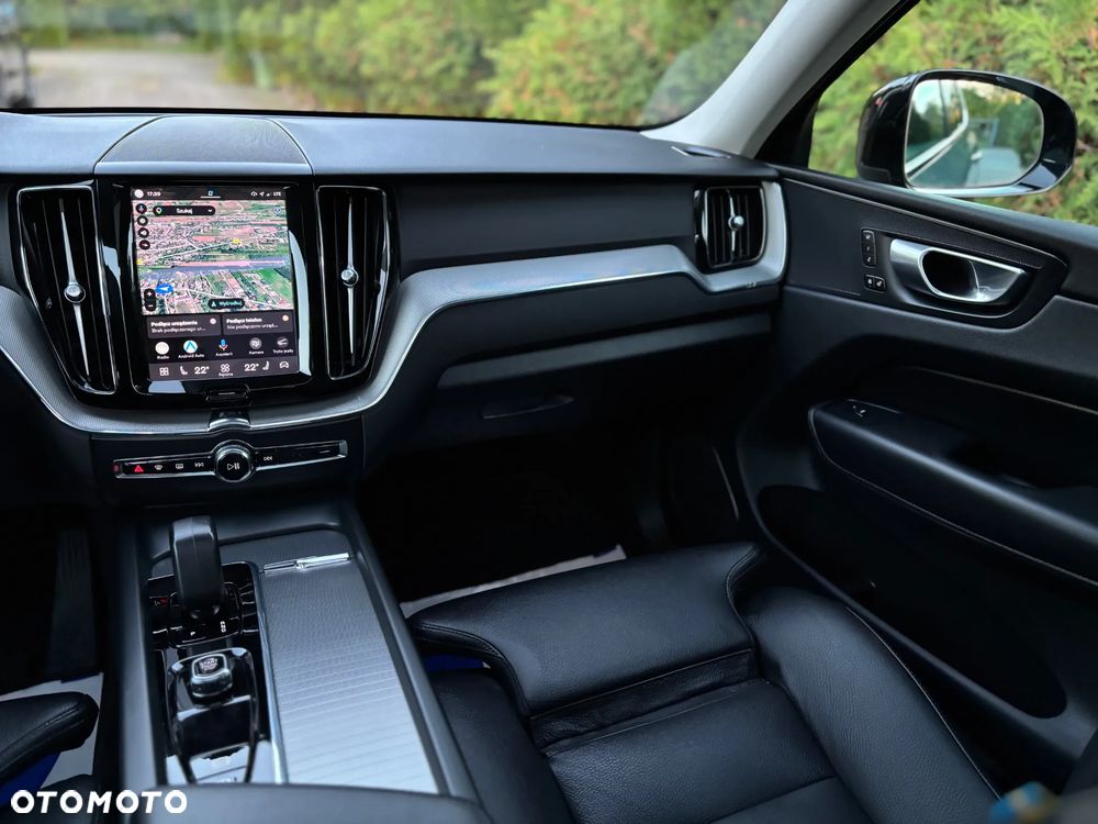 Volvo XC 60 B4 D AWD Plus Dark - 21