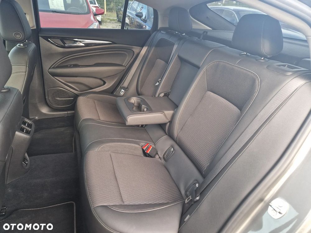 Opel Insignia - 24