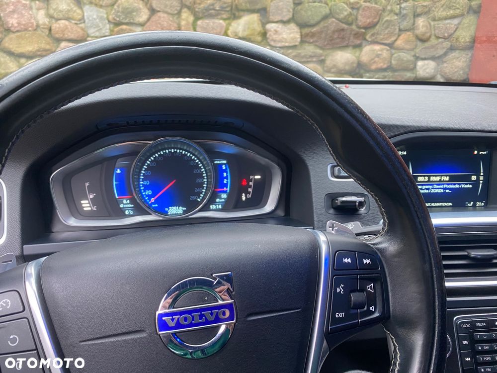 Volvo V60 D4 Geartronic Momentum - 17