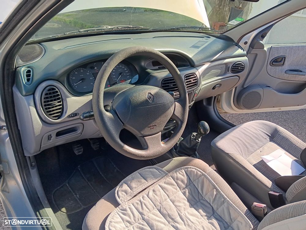 Renault Mégane - 10