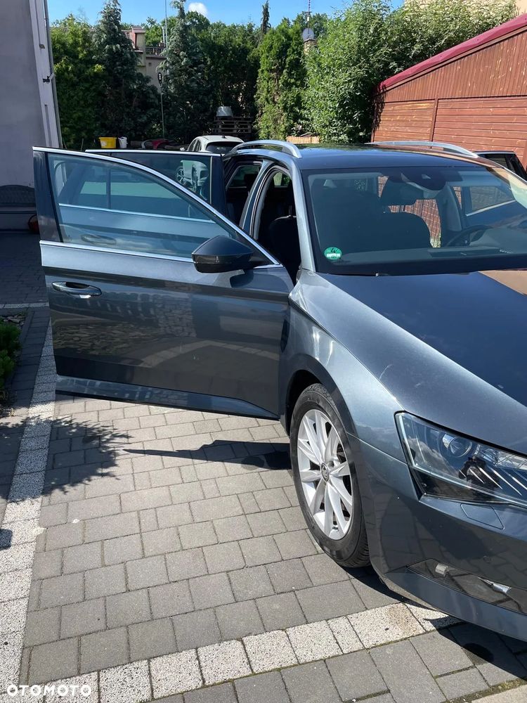 Skoda Superb Combi 2.0 TDI DSG Style - 4