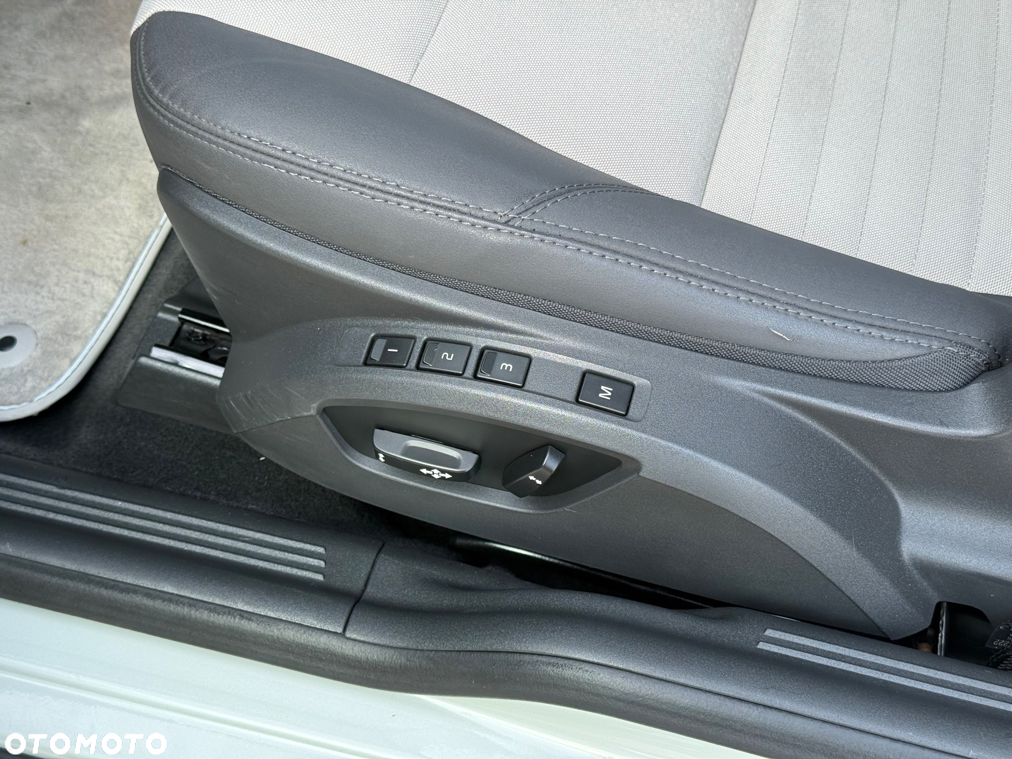 Volvo C30 T5 Momentum - 28
