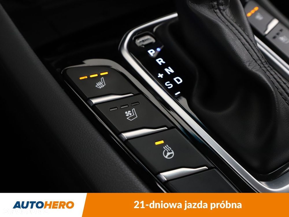 Hyundai IONIQ - 27