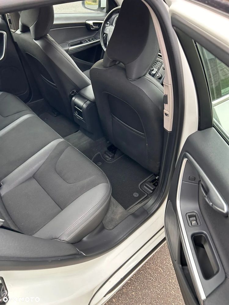 Volvo V60 D3 Momentum - 11