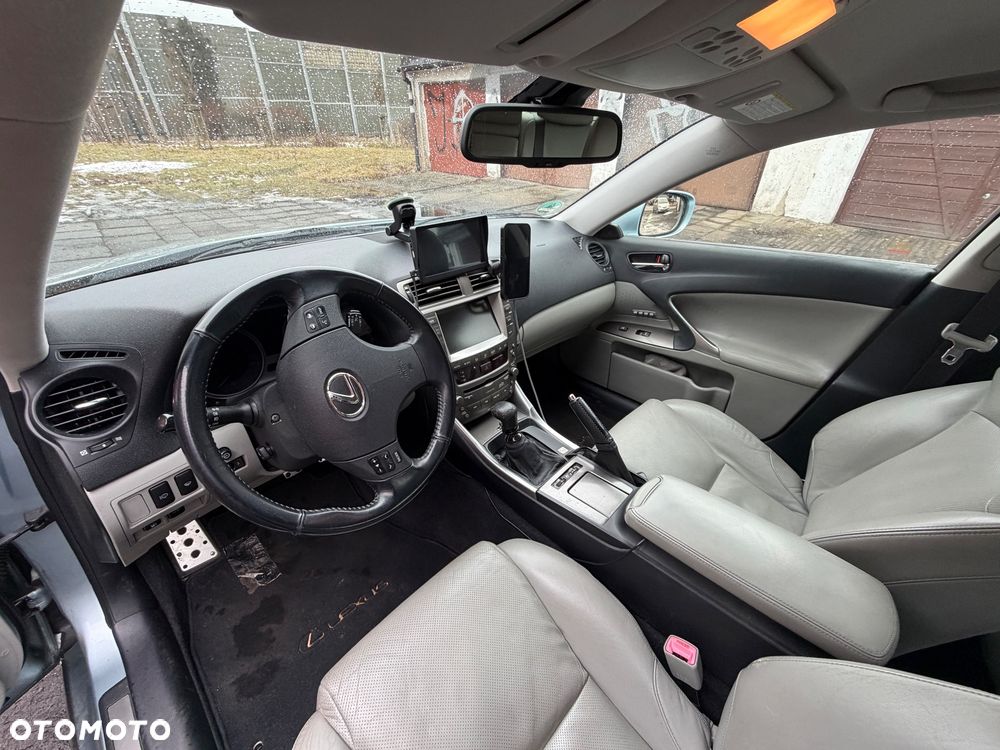 Lexus IS 220 D Prestige - 8