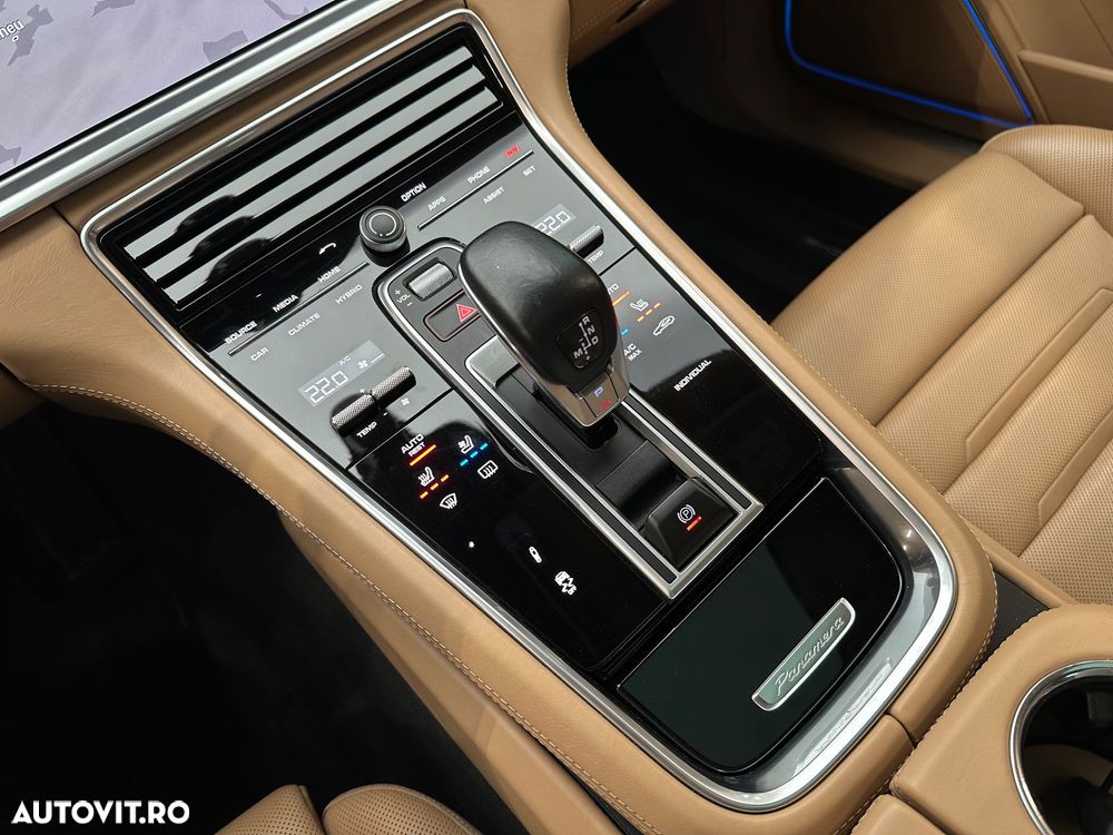 Porsche Panamera - 12