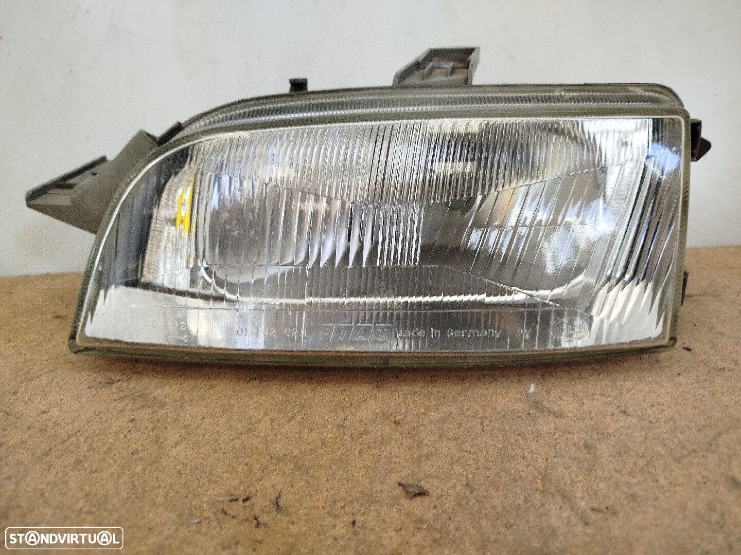 Farol/ Otica Dianteiro Esq Fiat Punto (176_) - 1