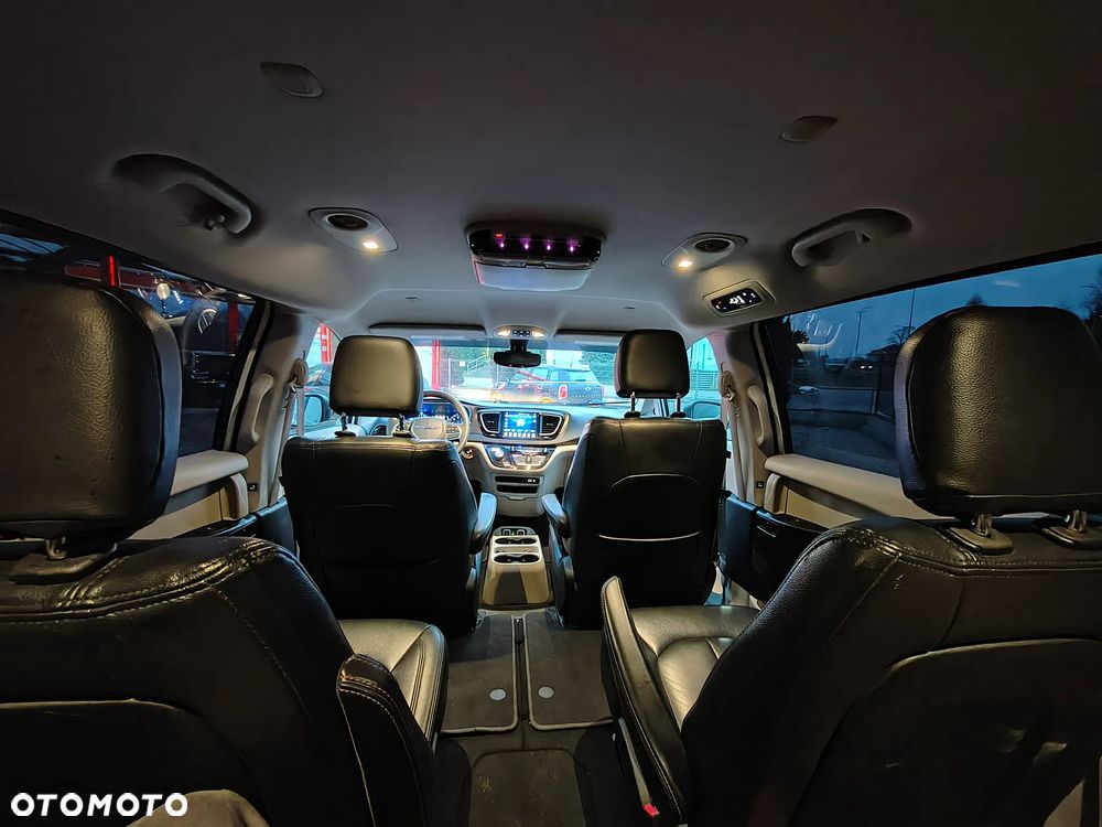 Chrysler Pacifica - 28