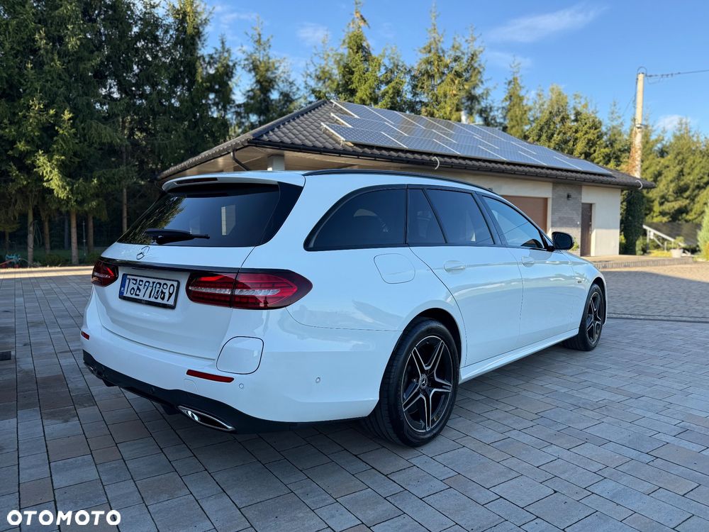 Mercedes-Benz Klasa E 300 de AMG - 21