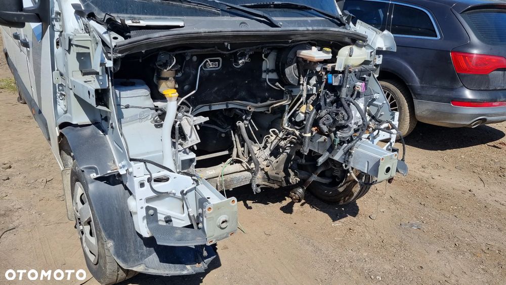 Nissan INTERSTAR - 13