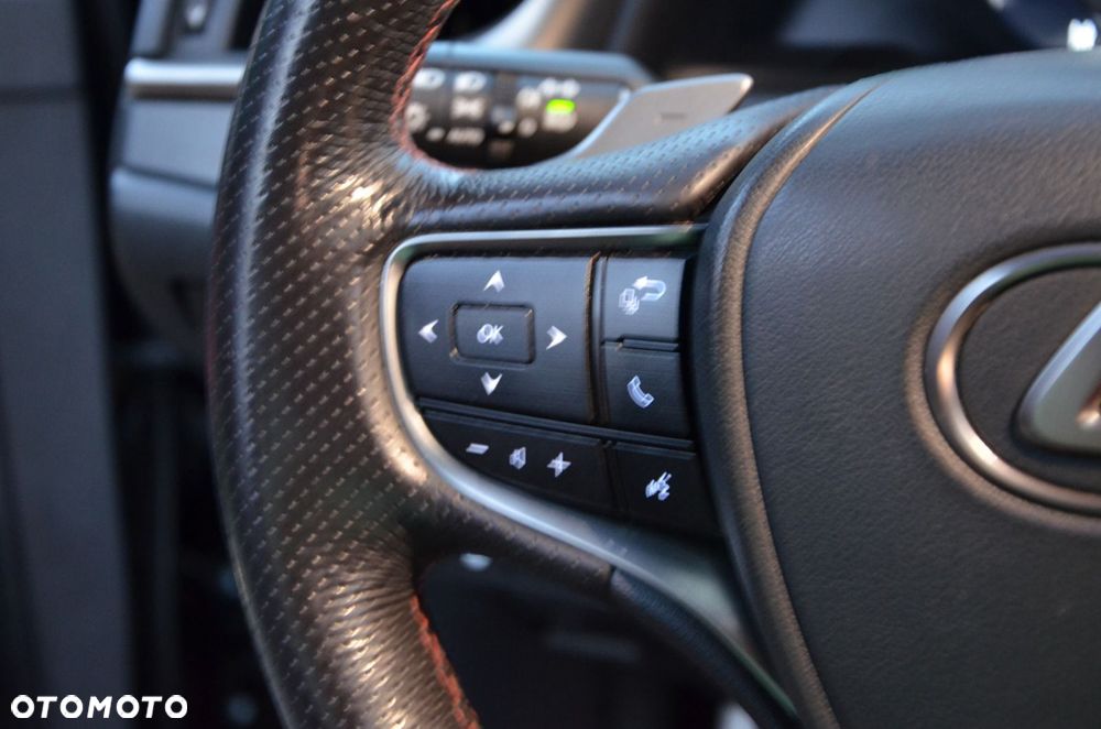 Lexus ES 300h F Sport - 26