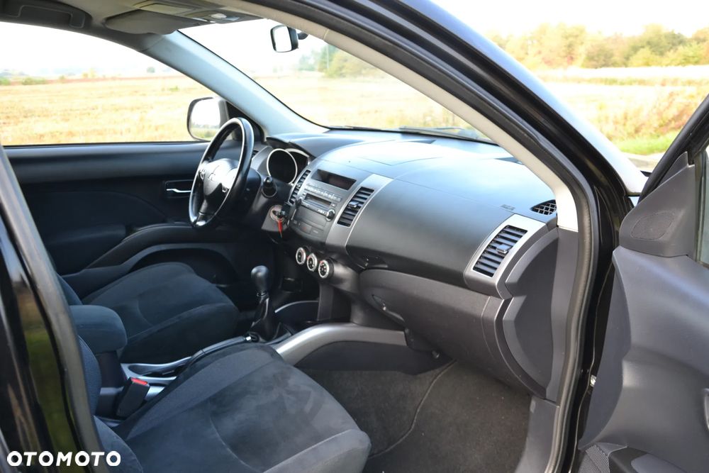Mitsubishi Outlander 2.4 Invite 2WD - 17