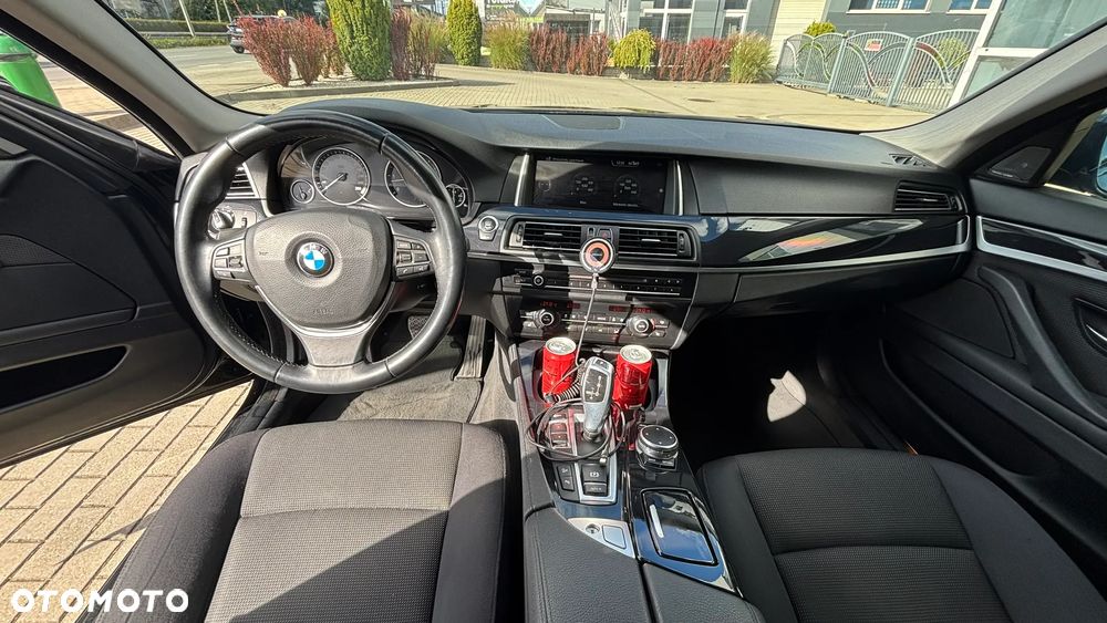 BMW Seria 5 530d xDrive Touring - 14