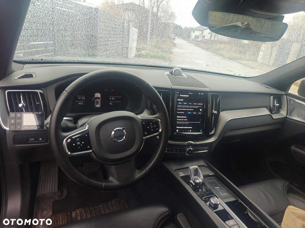 Volvo XC 60 Plug-In-Hybrid Ultra Black Edition - 4