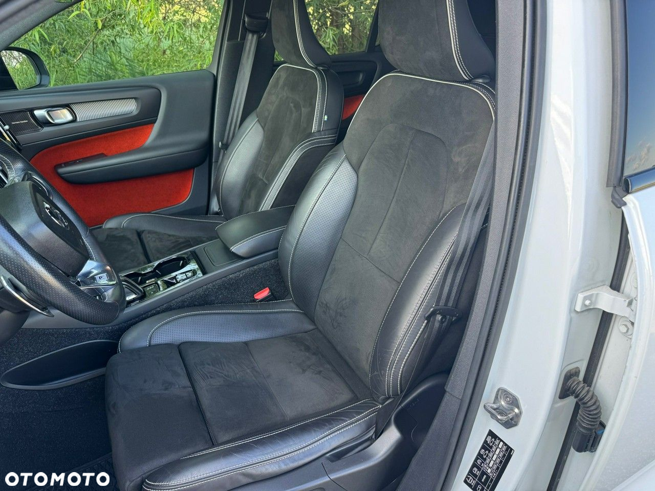 Volvo XC 40 D4 SCR AWD R-Design - 11