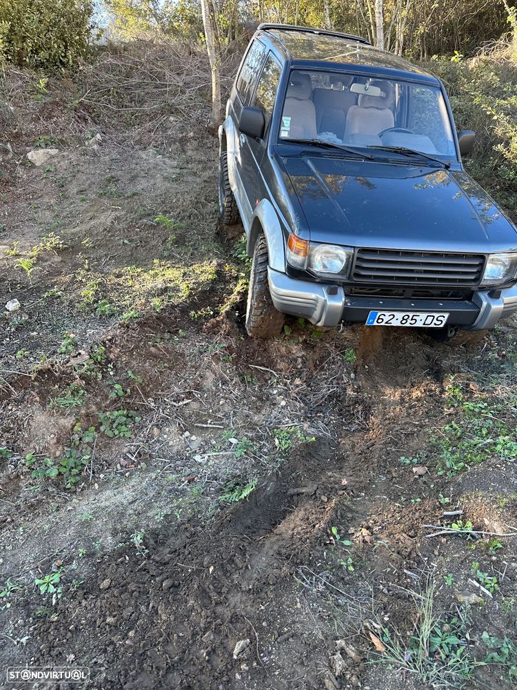 Mitsubishi Pajero 2.5 TDi GLX - 4