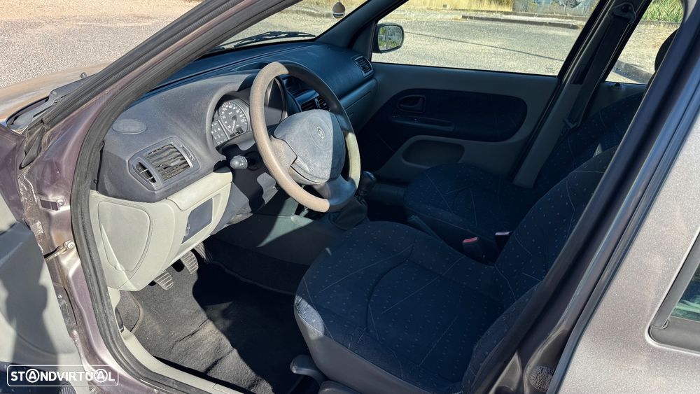 Renault Clio 1.2 16V Expression — fotografia 15
