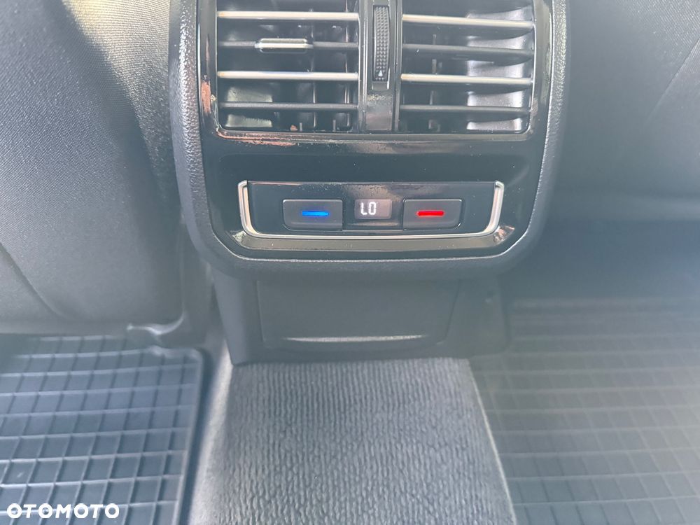 Volkswagen Passat 2.0 TDI SCR Comfortline - 20