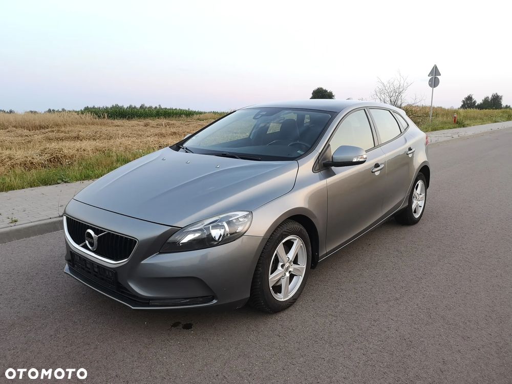 Volvo V40 D2 Momentum - 1