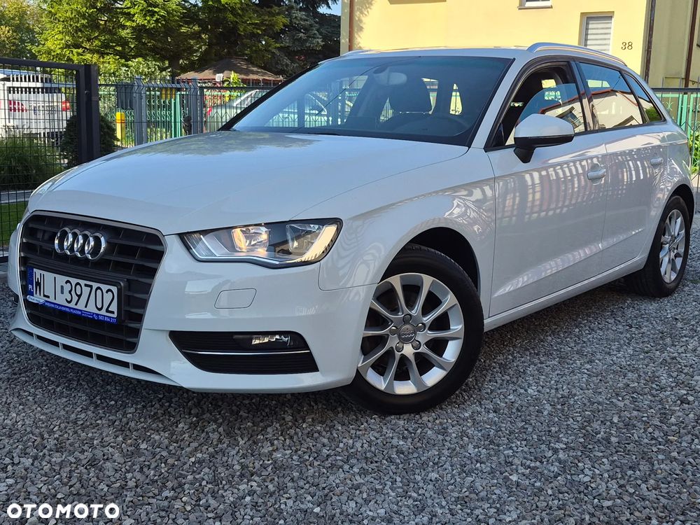 Audi A3 Sportback 1.6 TDI Ambiente - 2