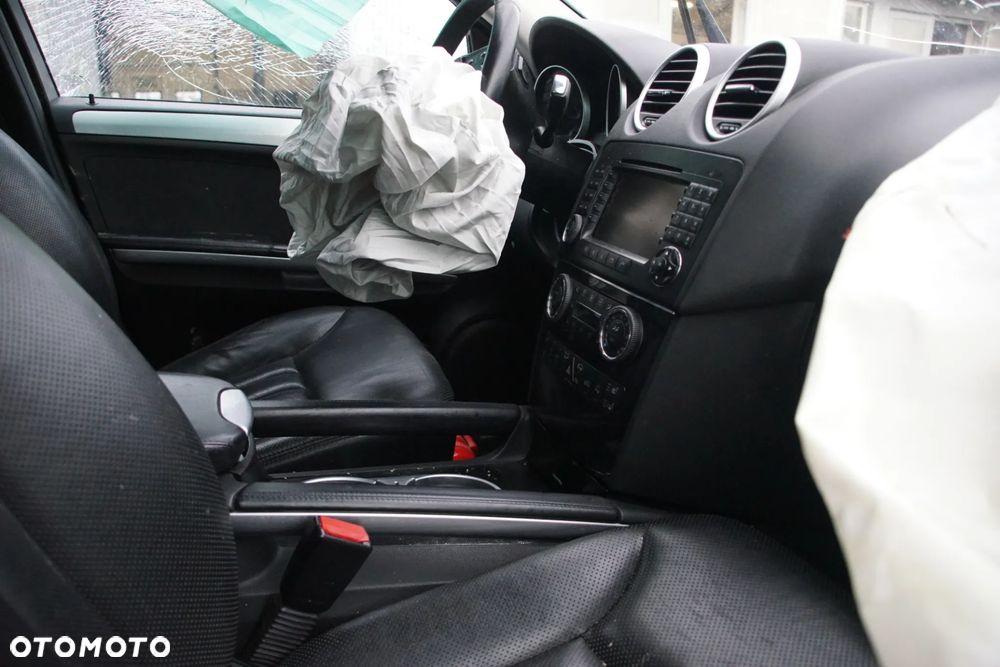 Auto na części - Mercedes ML W164 320 CDI 3.0 CDI 224 KM 642940 OM642 722902 723 2008R Silnik Skrzynia Drzwi Maska Klapa Zderzak Szyba Klamka Lampa Deska Kokpit Sterownik Moduł Czujnik Licznik Kierownica Wyświetlacz Panel - 13