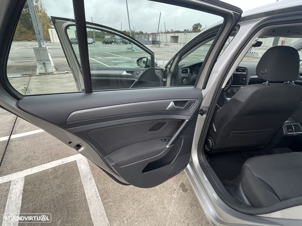 VW Golf 1.6 TDI Confortline - 34