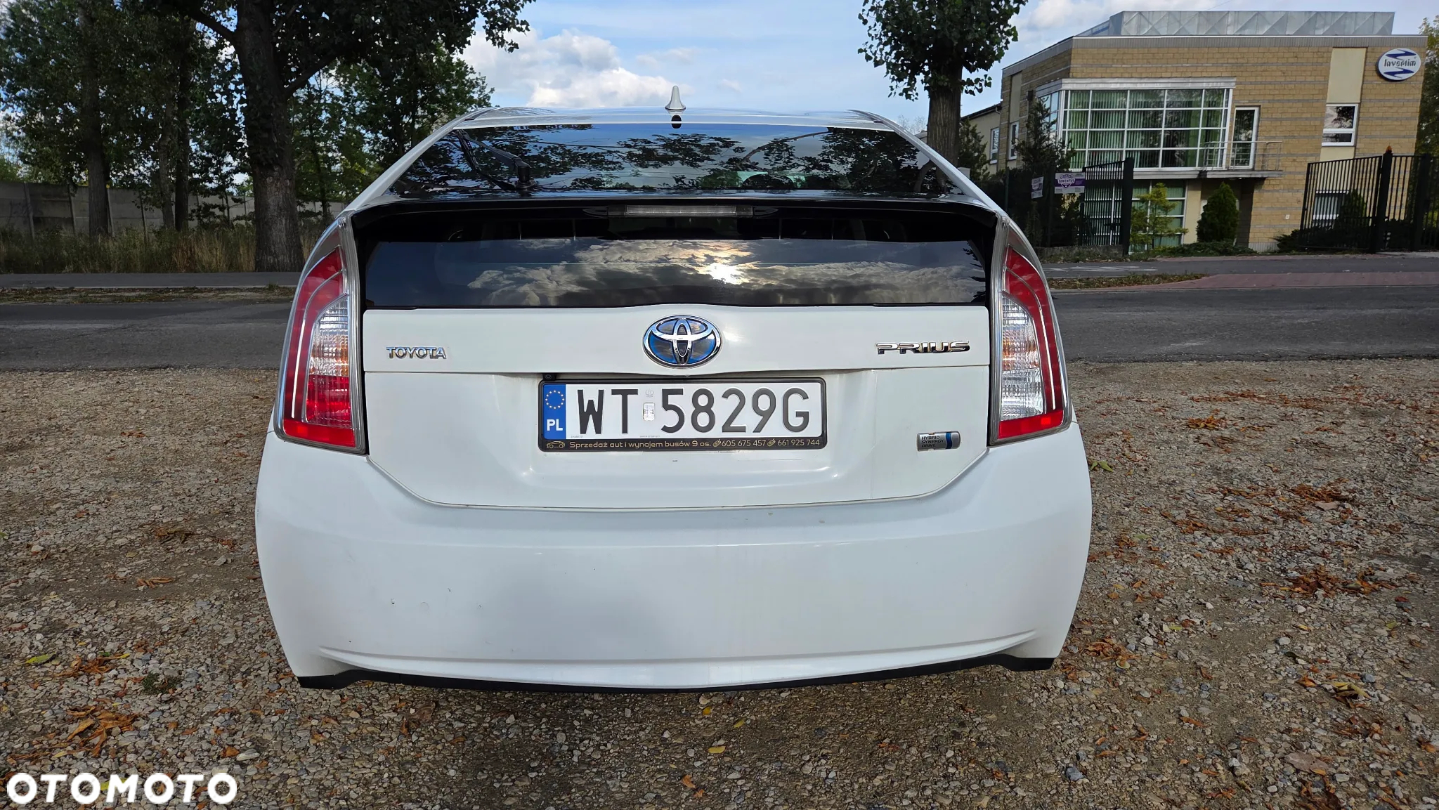 Toyota Prius (Hybrid) Comfort - 5