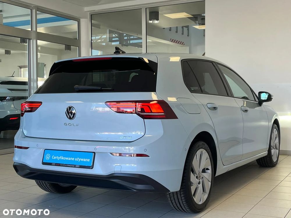 Volkswagen Golf - 5